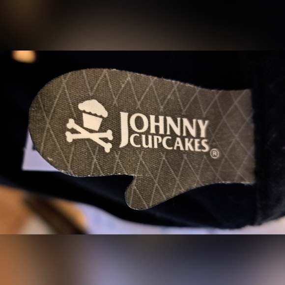 EUC Y2K Johnny Cupcake Graphic Skull Goth Emo Casual Short Sleeve T-Shirt SZ S - Picture 4 of 5